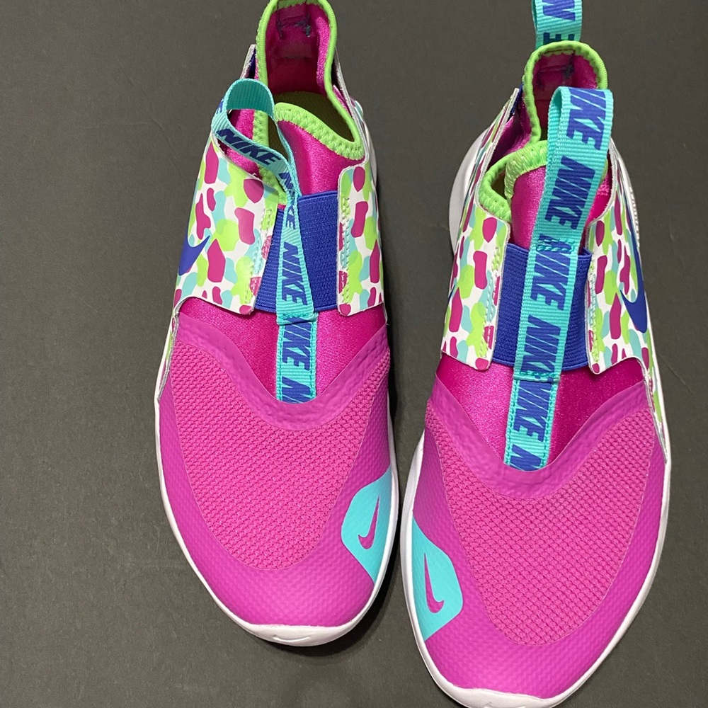 New Nike Flex Runner Kids Shoe size 4Y